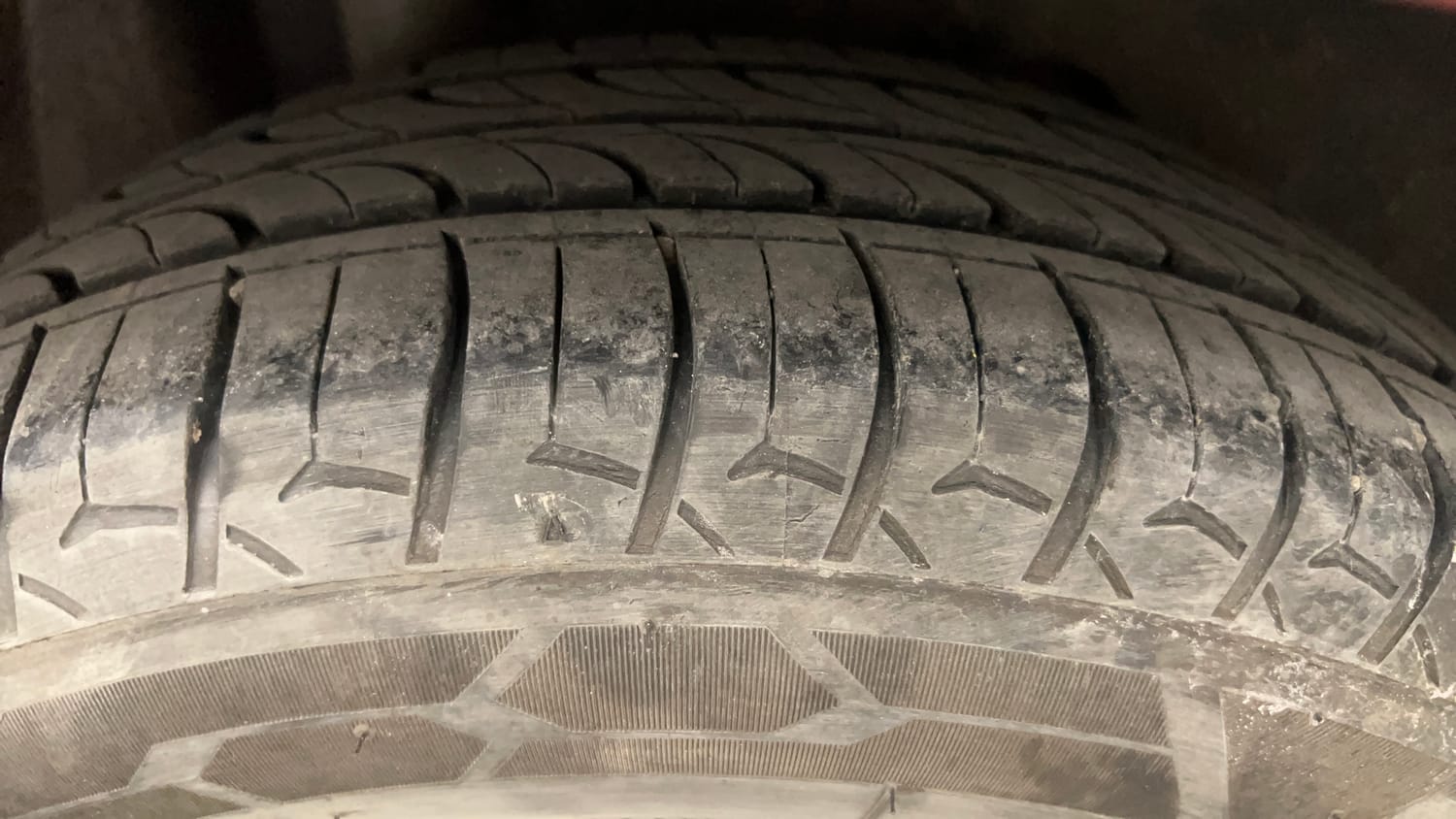 Used 2017 Ford Figo Aspire Titanium 1.2 Ti-VCT Petrol Manual tyres RIGHT REAR TYRE TREAD VIEW