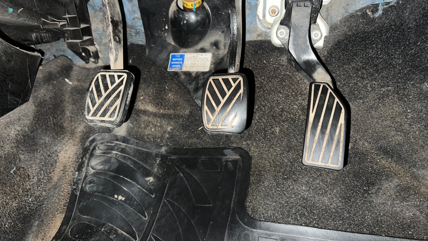 Used 2017 Maruti Suzuki Swift VXI (O) Petrol Manual interior PEDALS VIEW