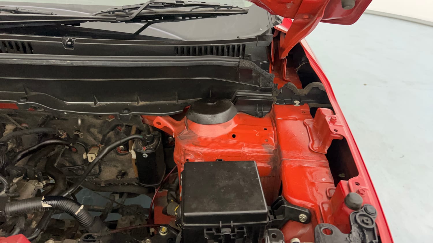 Used 2025 Maruti Suzuki Brezza Zxi Plus AT Dual Tone Petrol Automatic engine ENGINE LEFT SIDE HINGE & APRON VIEW