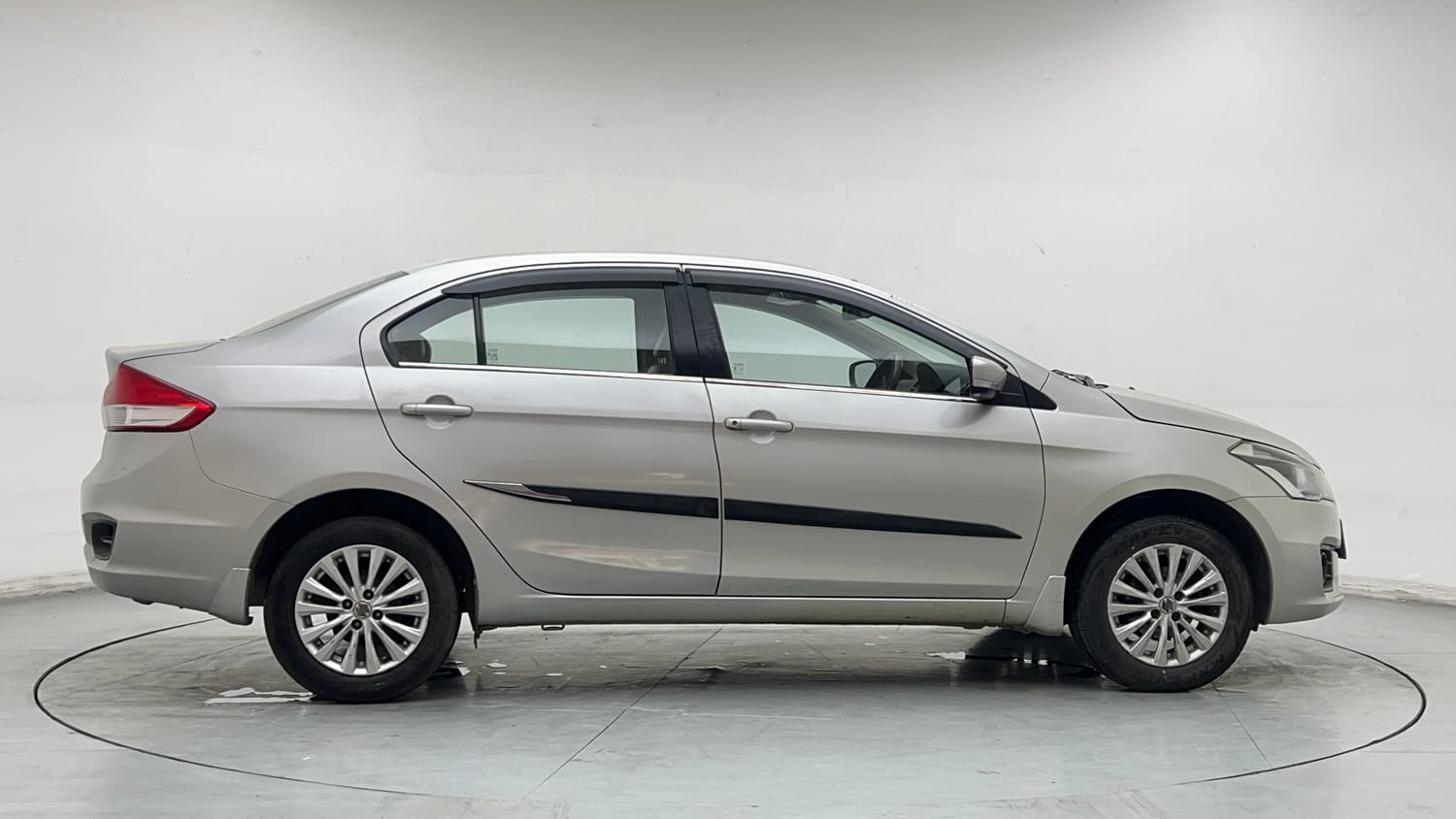 Used 2018 Maruti Suzuki Ciaz Sigma 1.4 MT Petrol Manual exterior RIGHT SIDE VIEW