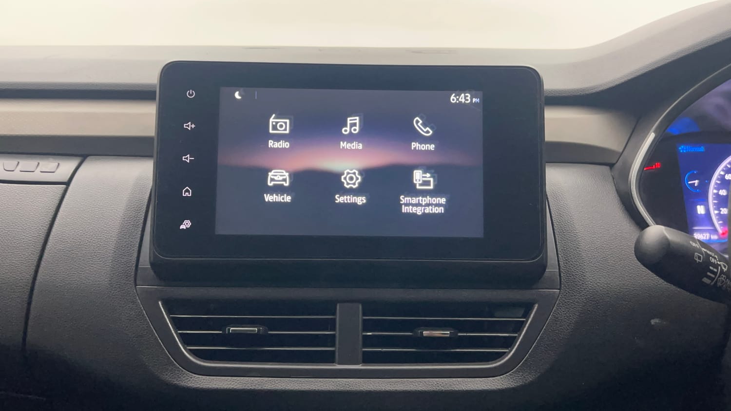 Used 2022 Renault Kiger RXZ AMT Petrol Automatic top_features Touch screen infotainment system