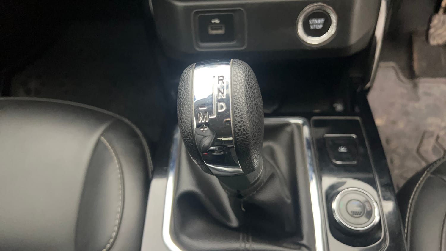 Used 2022 Renault Kiger RXZ AMT Petrol Automatic interior GEAR  KNOB VIEW
