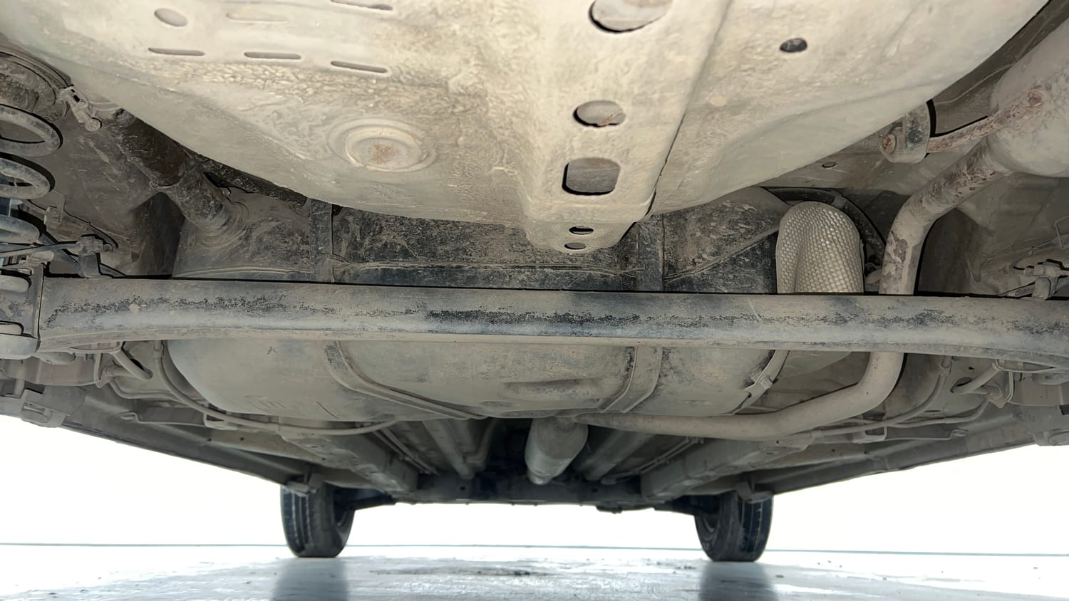 Used 2017 Maruti Suzuki Swift VXI (O) Petrol Manual extra REAR UNDERBODY VIEW (TAKEN FROM REAR)