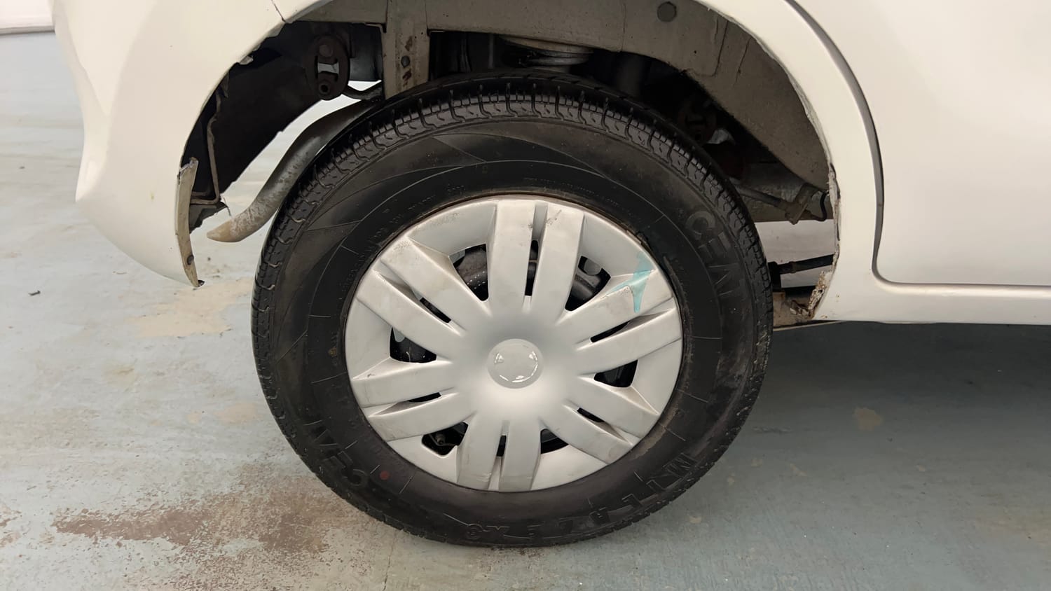 Used 2014 Maruti Suzuki Alto 800 Lxi CNG Cng Manual tyres RIGHT REAR TYRE RIM VIEW