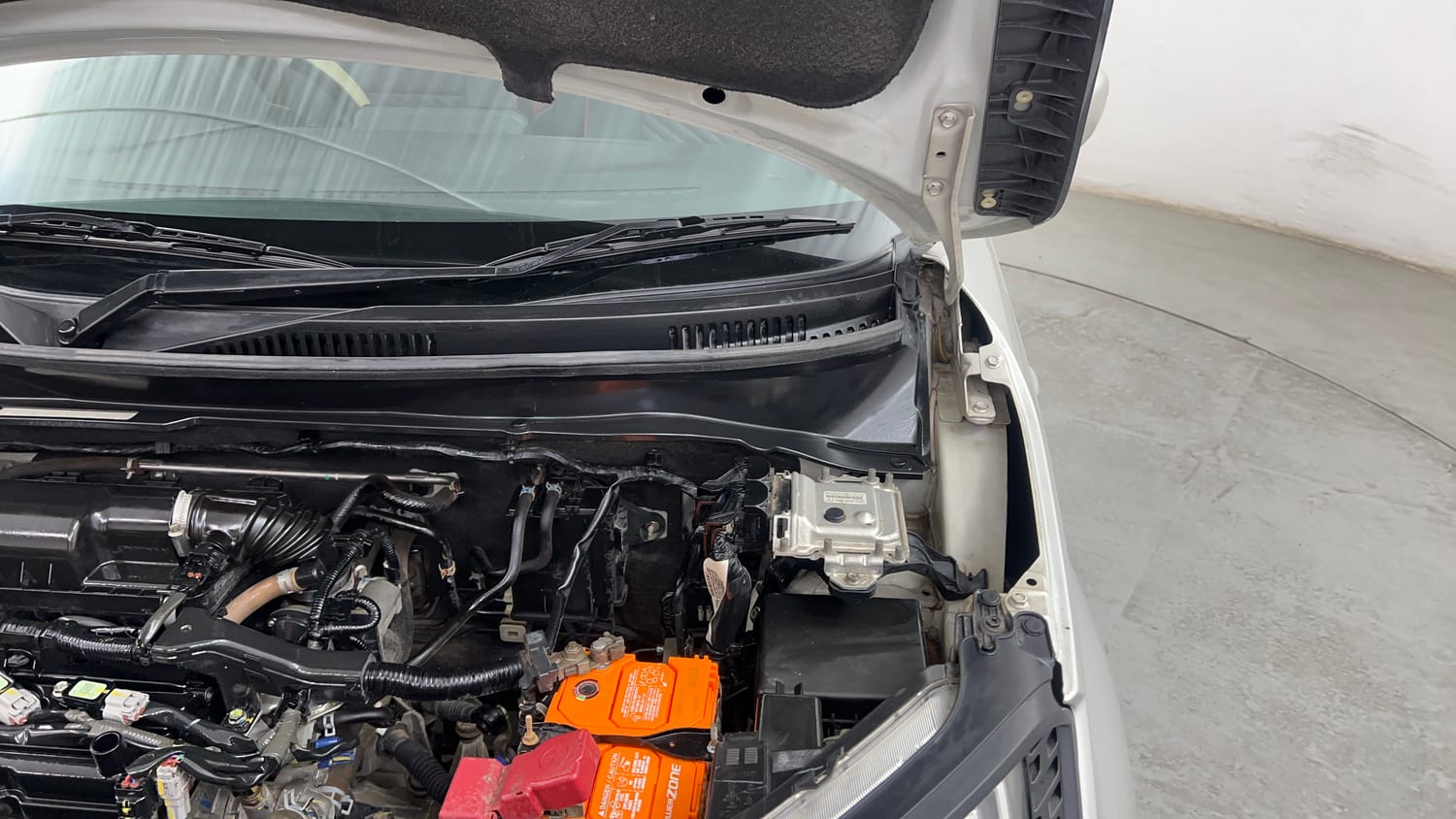 Used 2019 Maruti Suzuki Ignis Sigma 1.2 MT Petrol Manual engine ENGINE LEFT SIDE HINGE & APRON VIEW