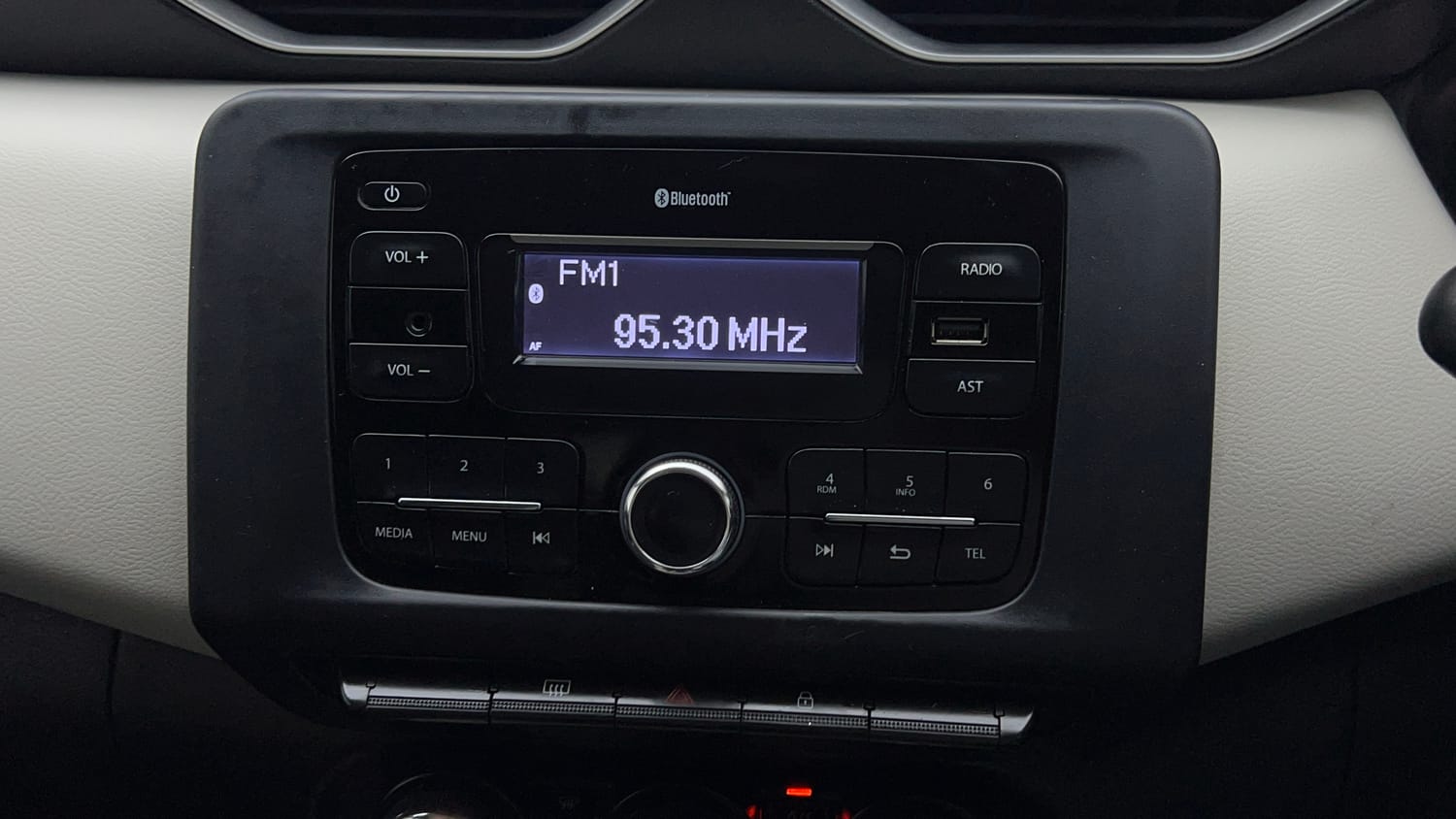 Used 2024 Nissan Magnite XL Petrol Manual top_features Integrated (in-dash) music system