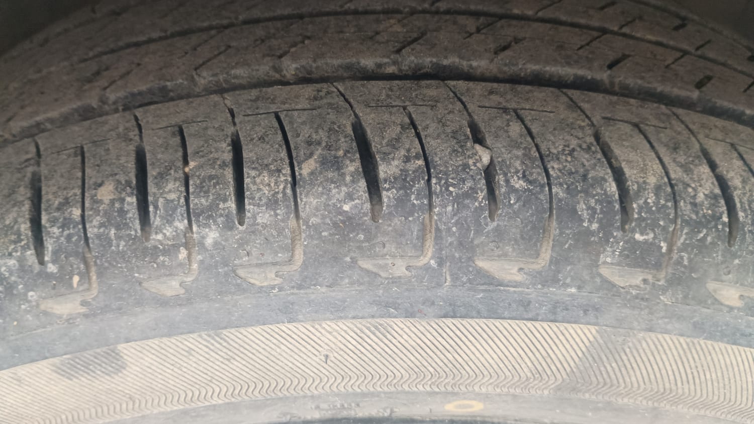 Used 2023 Honda City ZX Petrol Petrol Manual tyres LEFT REAR TYRE TREAD VIEW