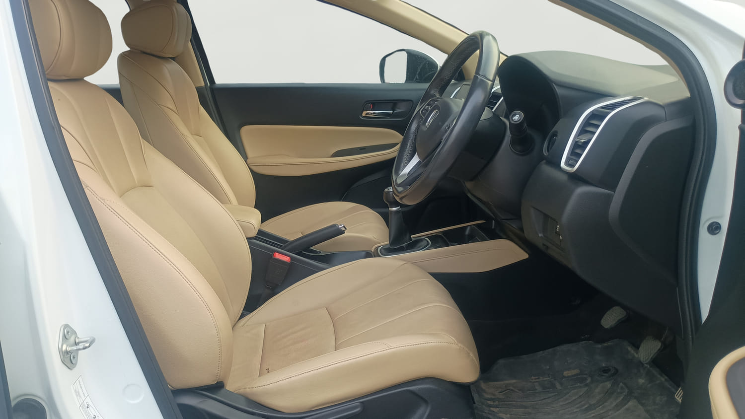 Used 2023 Honda City ZX Petrol Petrol Manual interior RIGHT SIDE FRONT DOOR CABIN VIEW