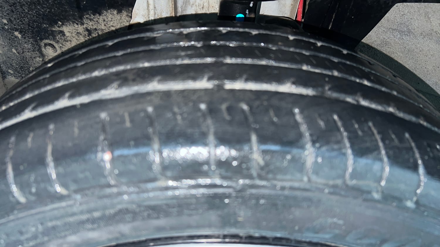 Used 2025 Renault Kiger RXE Petrol Manual tyres LEFT FRONT TYRE TREAD VIEW