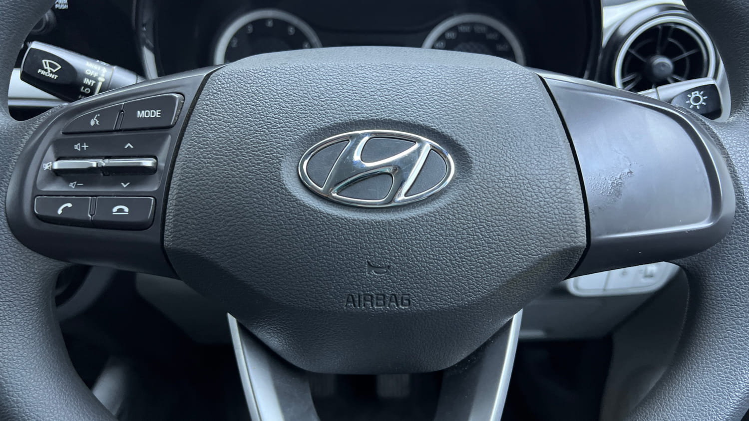 Used 2022 Hyundai Grand i10 Nios Sportz 1.2 Kappa VTVT CNG Cng Manual top_features Airbags
