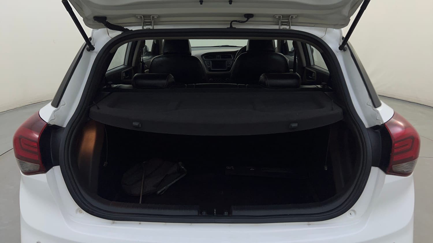 Used 2019 Hyundai Elite i20 Asta 1.2 AT Petrol Automatic interior DICKY INSIDE VIEW