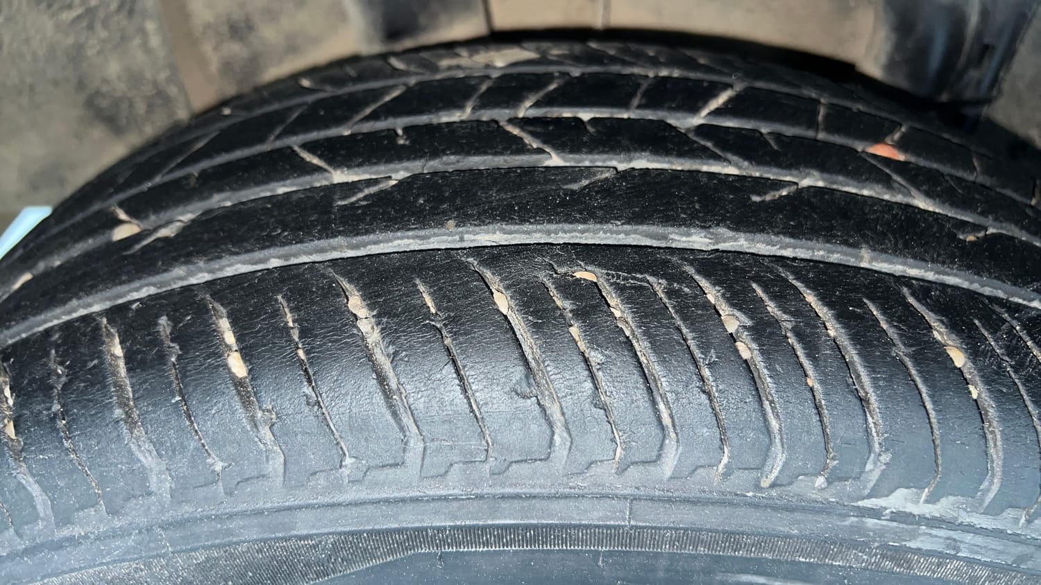 Used 2024 Nissan Magnite XL Petrol Manual tyres RIGHT REAR TYRE TREAD VIEW