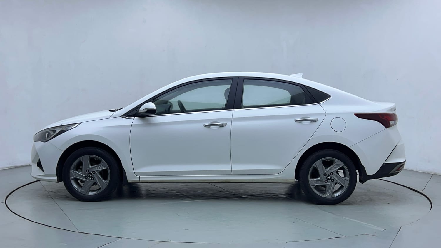 Used 2022 Hyundai Verna SX 1.5 MPi Petrol Manual exterior LEFT SIDE VIEW