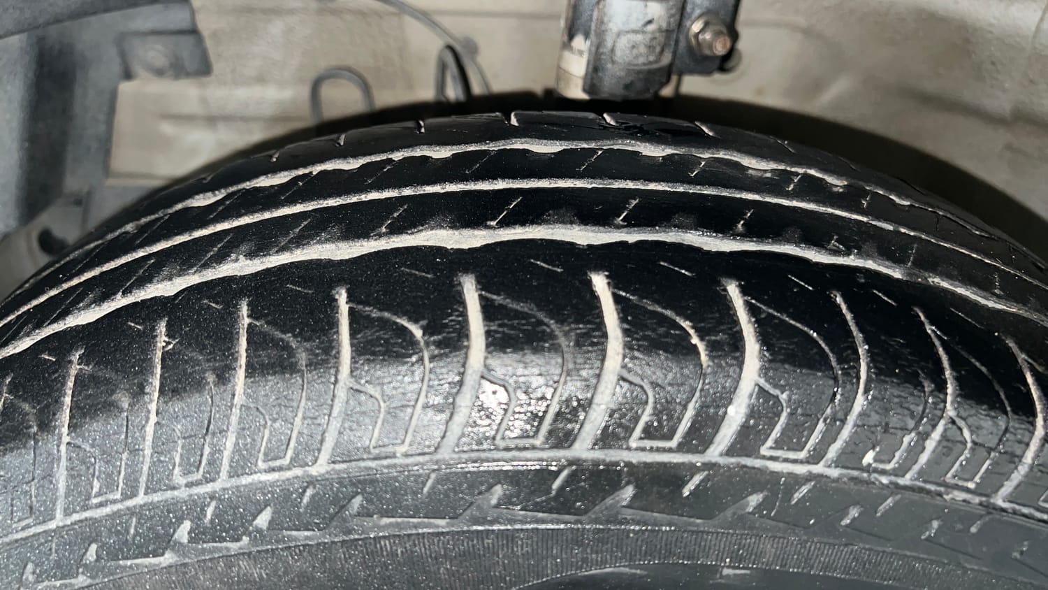 Used 2017 Maruti Suzuki Swift VXI (O) Petrol Manual tyres LEFT FRONT TYRE TREAD VIEW