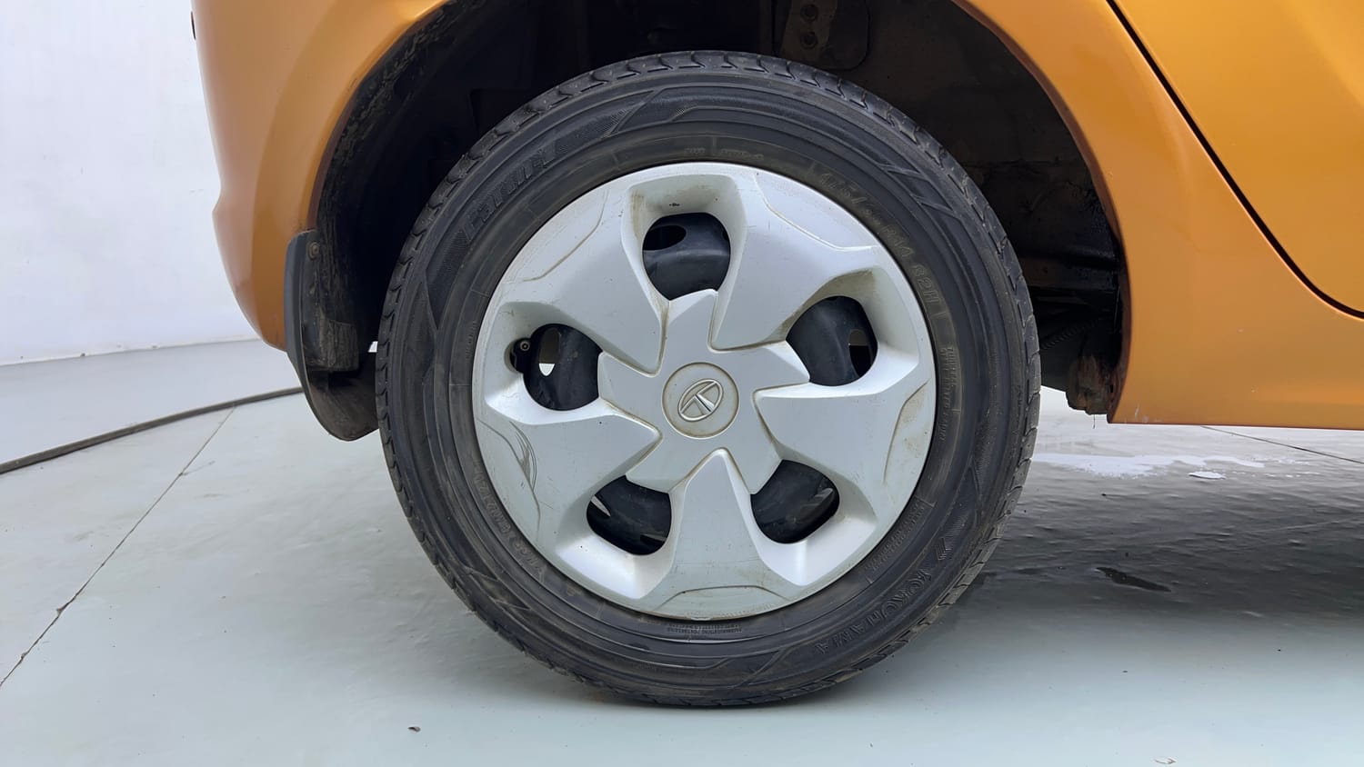 Used 2018 Tata Tiago Revotorq XT Diesel Manual tyres RIGHT REAR TYRE RIM VIEW