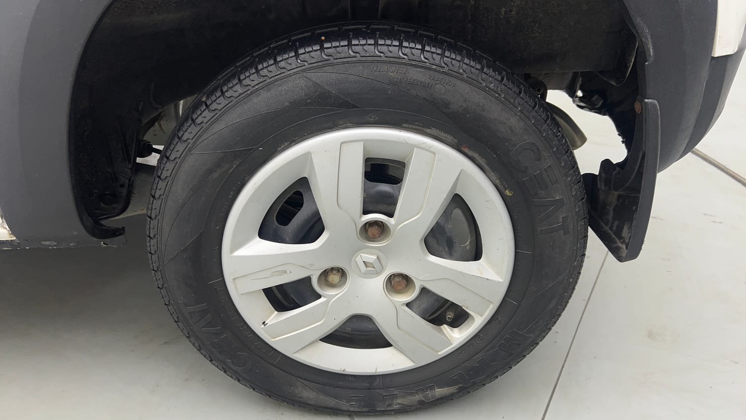 Used 2019 Renault Kwid RXL Petrol Manual tyres LEFT REAR TYRE RIM VIEW