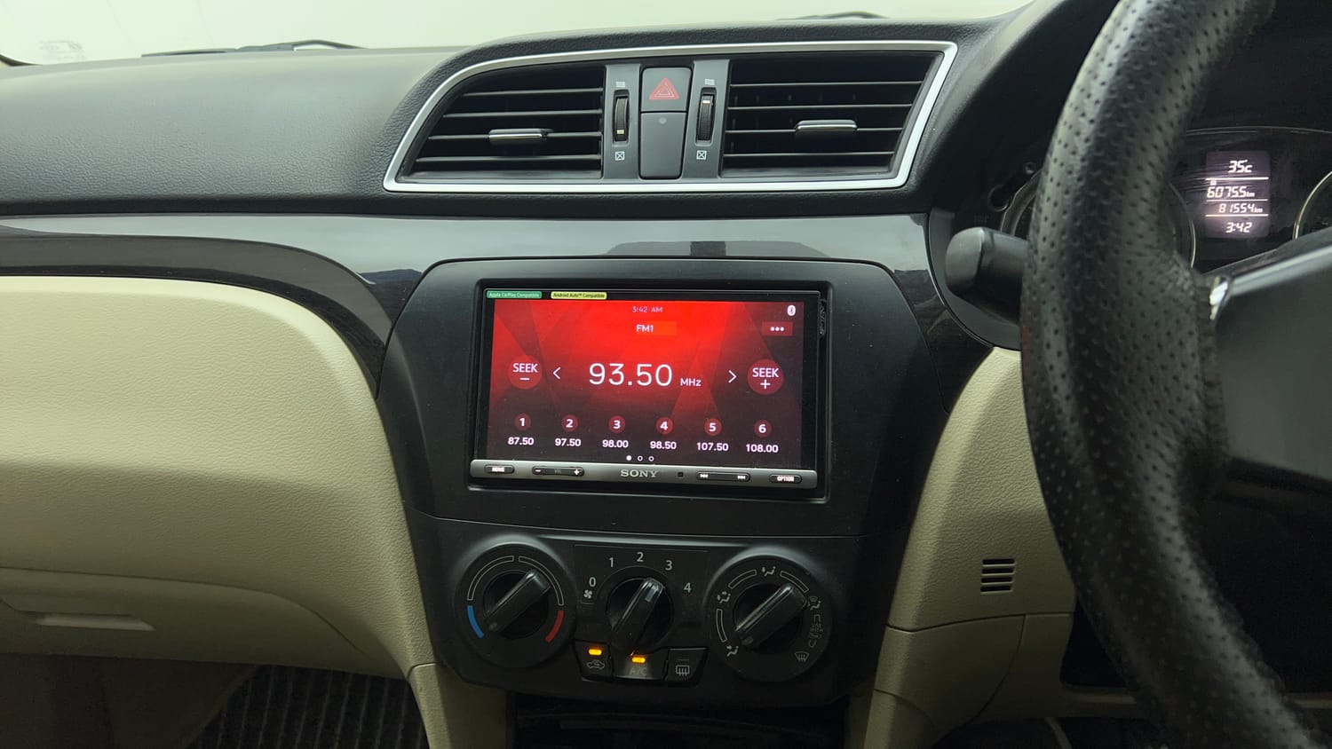 Used 2018 Maruti Suzuki Ciaz Sigma 1.4 MT Petrol Manual top_features Integrated (in-dash) music system