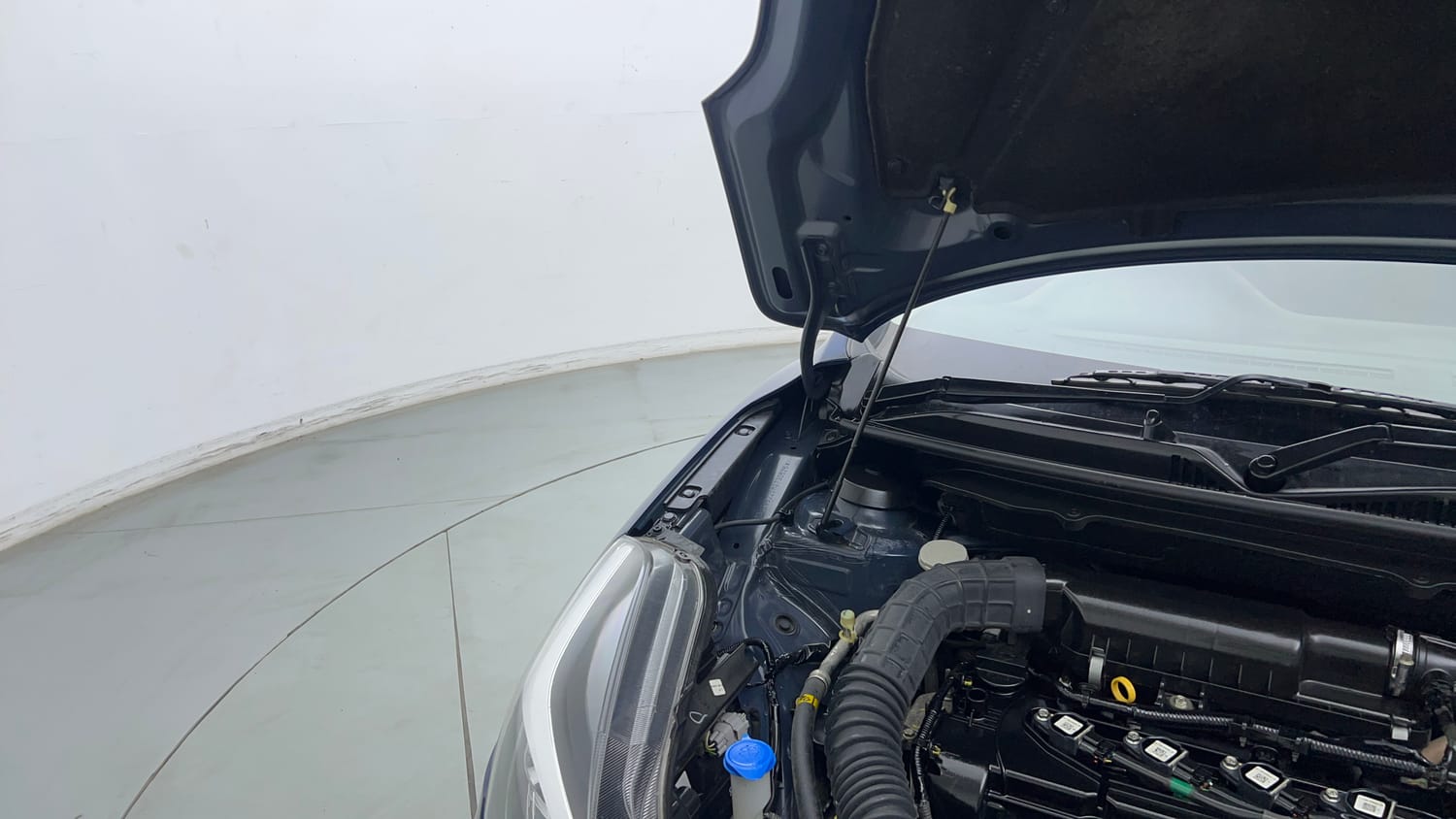 Used 2021 Maruti Suzuki Baleno Zeta Automatic Petrol Automatic engine ENGINE RIGHT SIDE HINGE & APRON VIEW