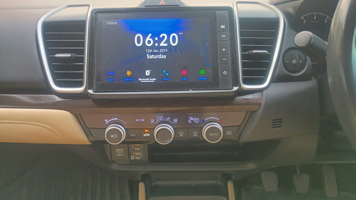 Used 2023 Honda City ZX Petrol Petrol Manual interior MUSIC SYSTEM & AC CONTROL VIEW