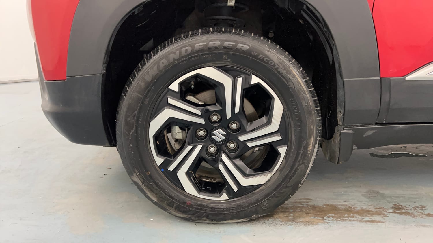 Used 2025 Maruti Suzuki Brezza Zxi Plus AT Dual Tone Petrol Automatic tyres LEFT FRONT TYRE RIM VIEW