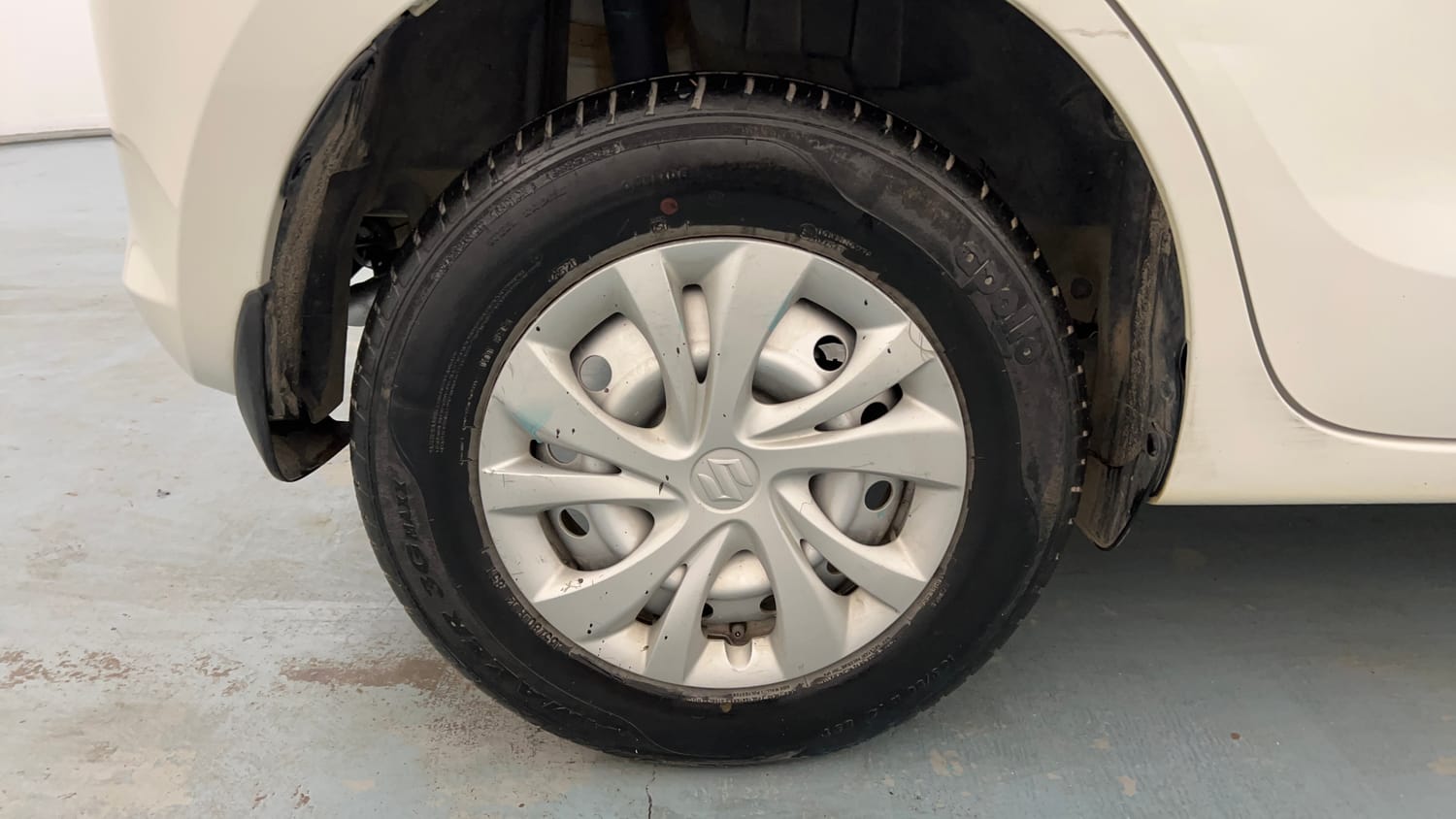Used 2020 Maruti Suzuki Swift LXi Petrol Manual tyres RIGHT REAR TYRE RIM VIEW