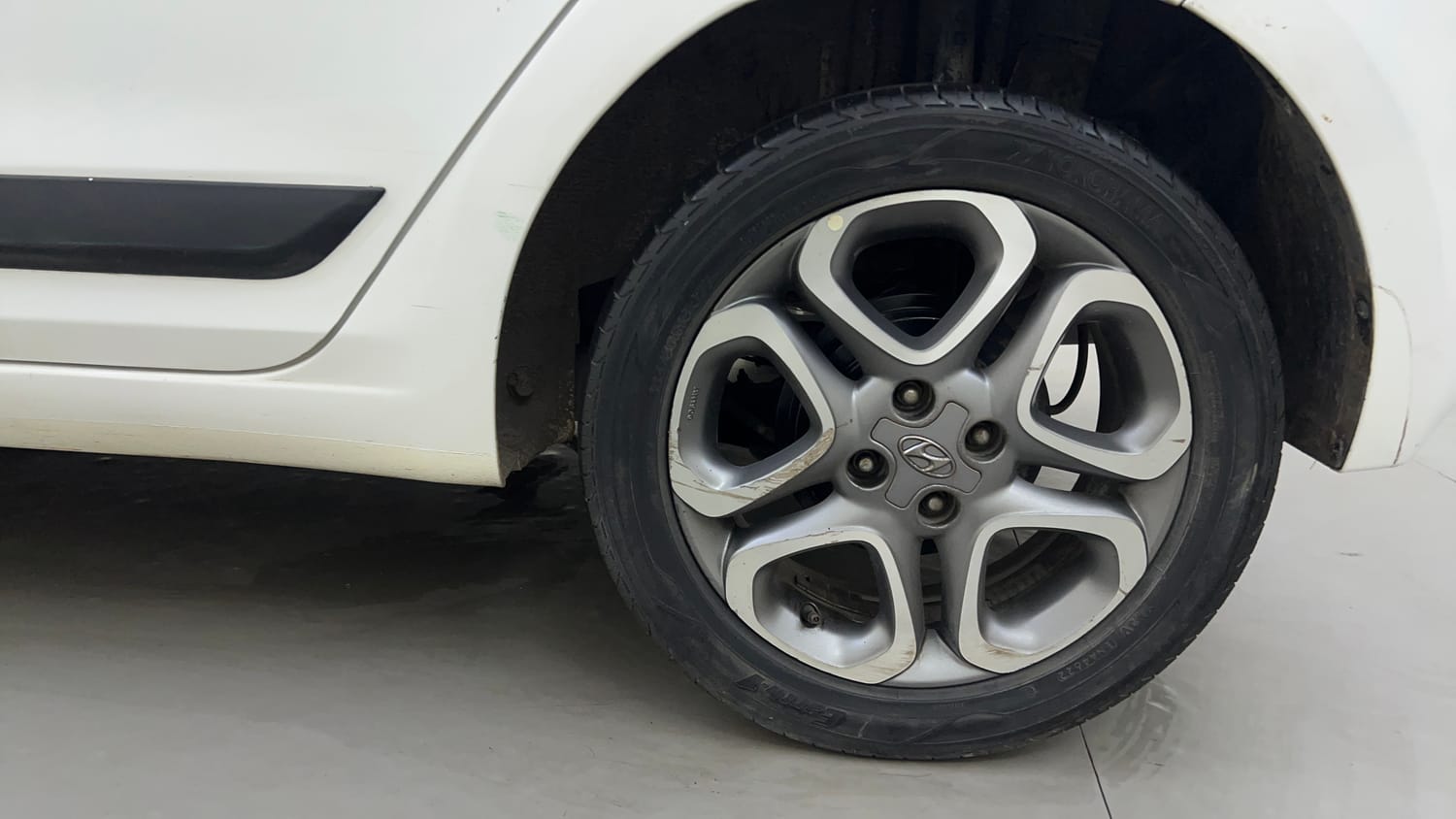 Used 2019 Hyundai Elite i20 Asta 1.2 AT Petrol Automatic tyres LEFT REAR TYRE RIM VIEW