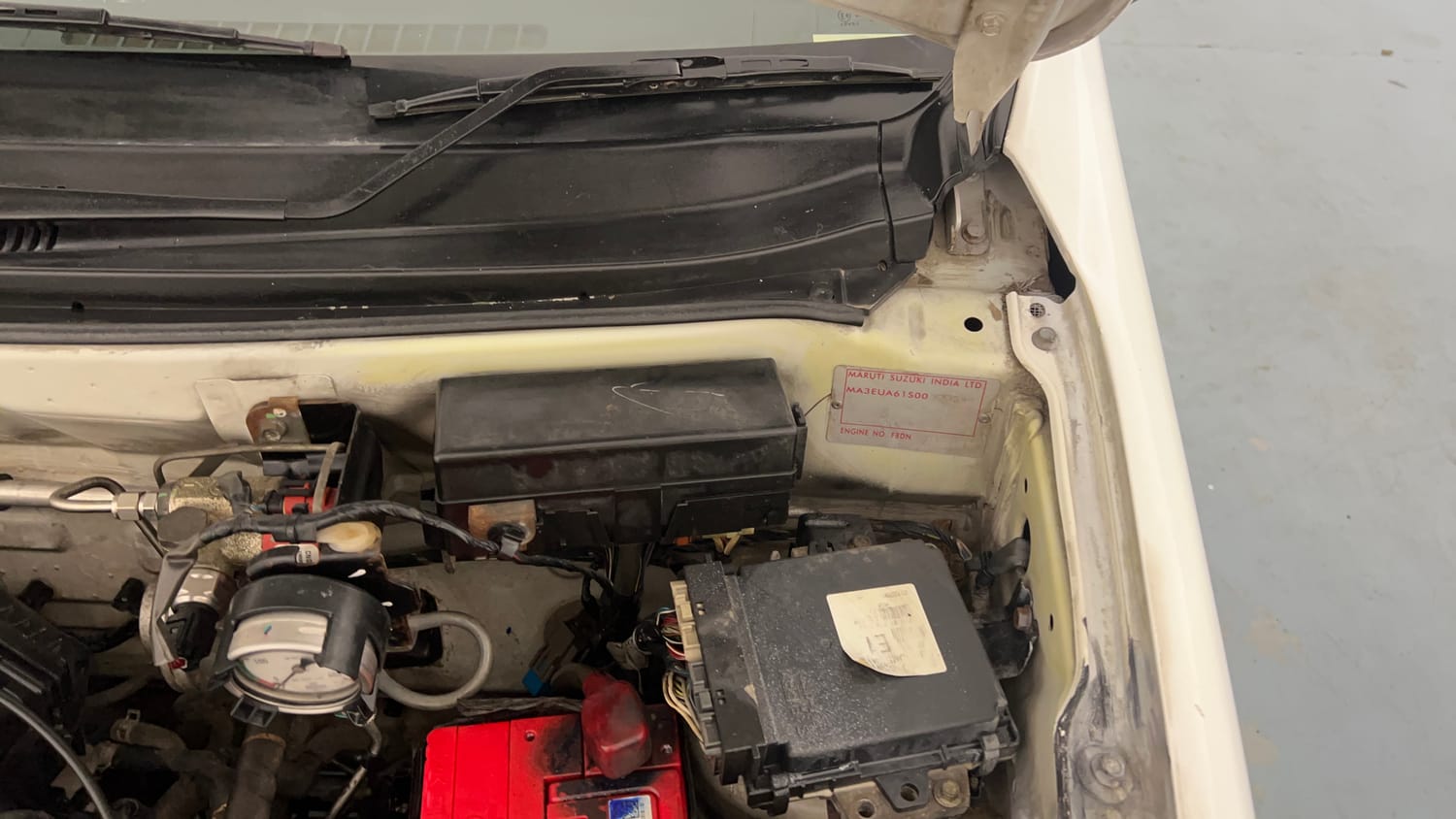 Used 2014 Maruti Suzuki Alto 800 Lxi CNG Cng Manual engine ENGINE LEFT SIDE HINGE & APRON VIEW
