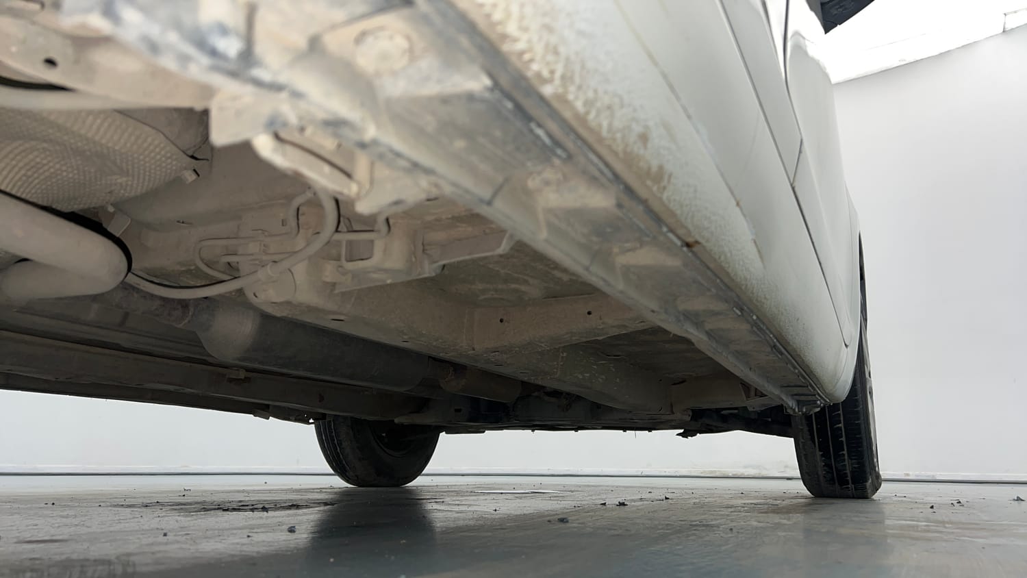Used 2017 Maruti Suzuki Swift VXI (O) Petrol Manual extra REAR RIGHT UNDERBODY VIEW