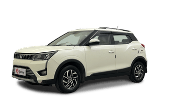 Used 2023 Mahindra XUV 300 W8 (O) 1.5 Diesel AMT Diesel Automatic Image