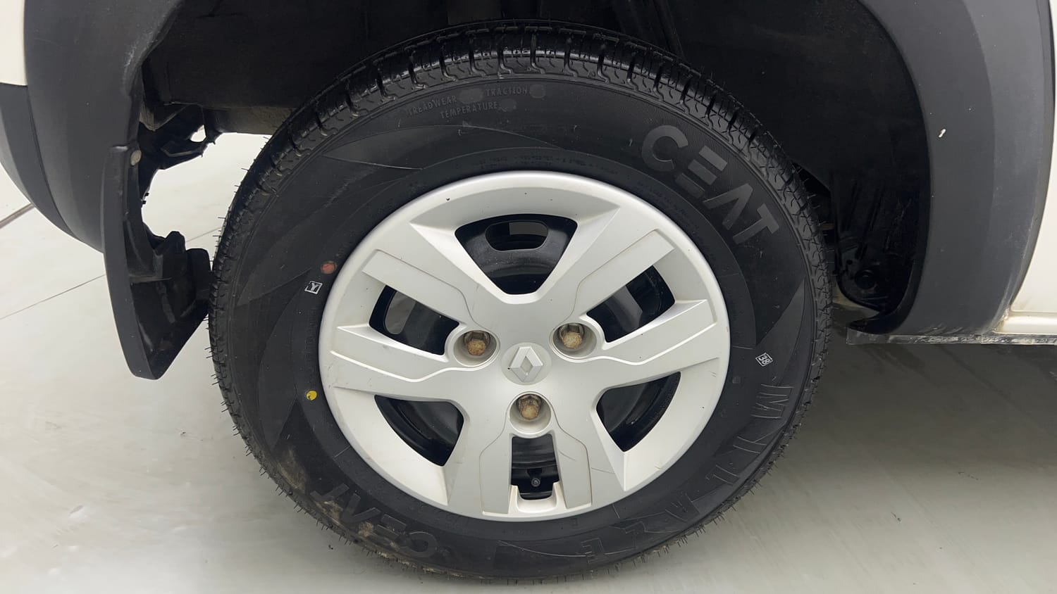 Used 2019 Renault Kwid RXL Petrol Manual tyres RIGHT REAR TYRE RIM VIEW