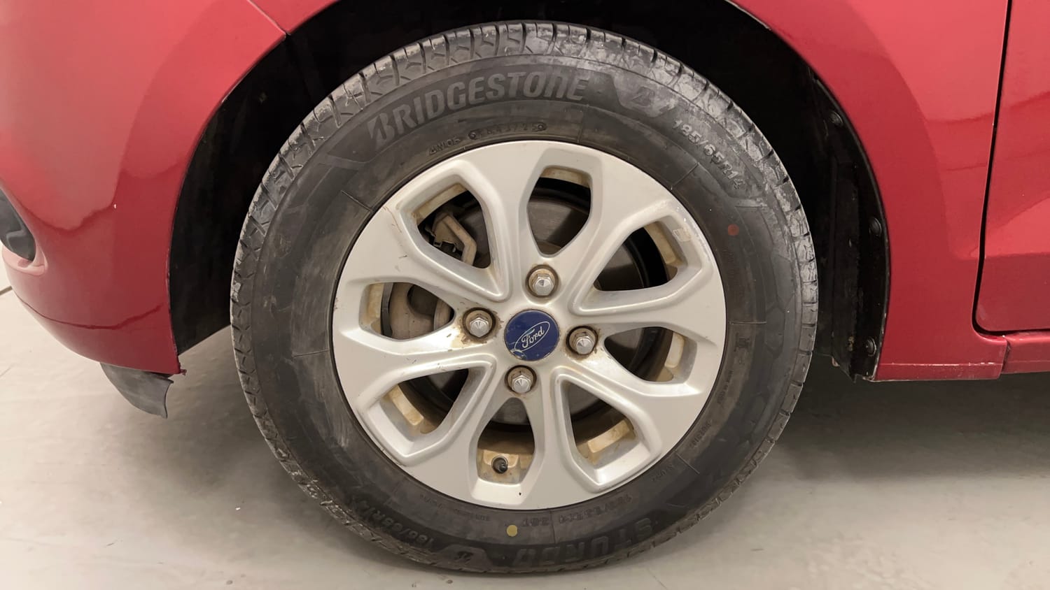 Used 2017 Ford Figo Aspire Titanium 1.2 Ti-VCT Petrol Manual tyres LEFT FRONT TYRE RIM VIEW