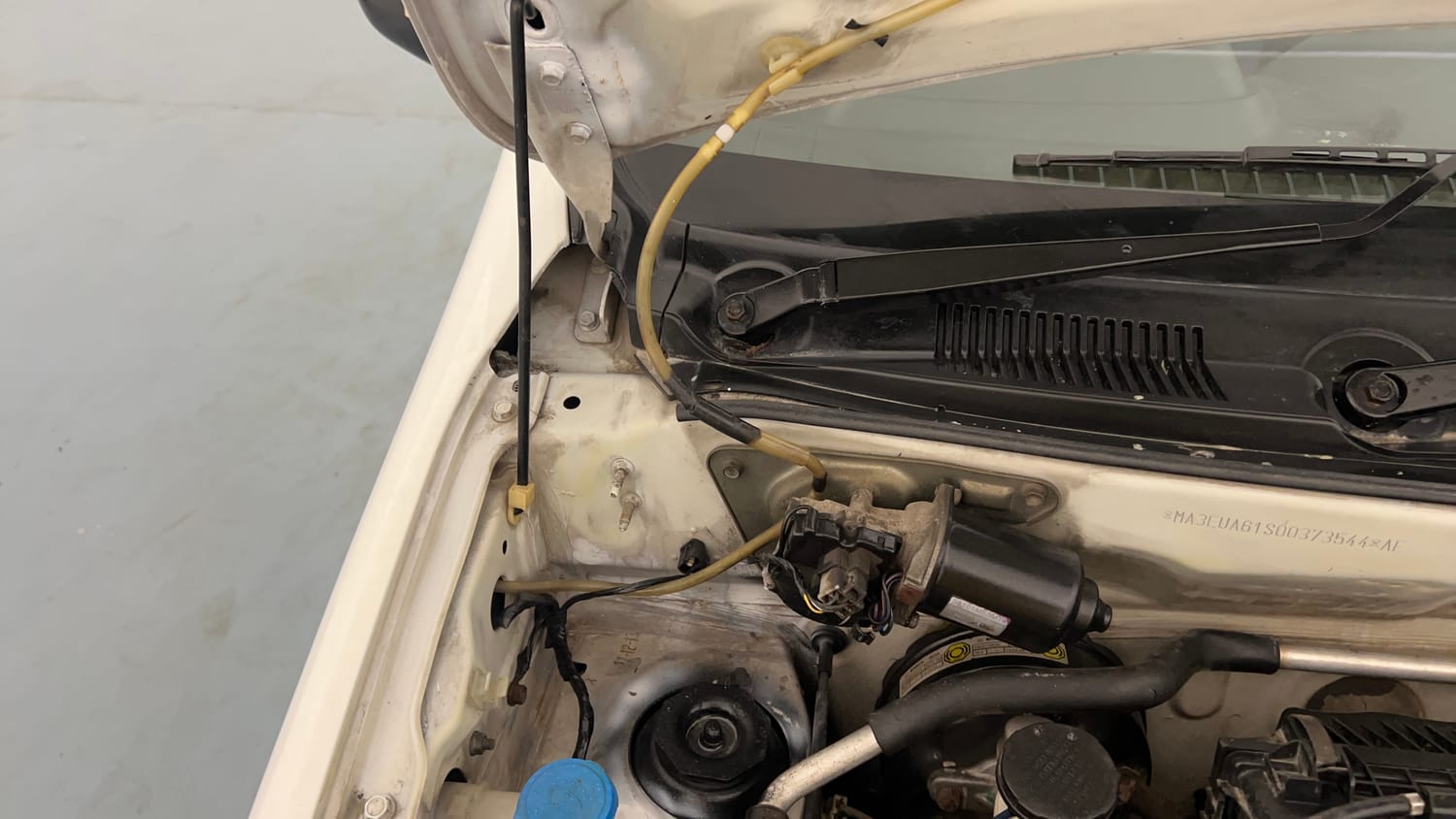 Used 2014 Maruti Suzuki Alto 800 Lxi CNG Cng Manual engine ENGINE RIGHT SIDE HINGE & APRON VIEW