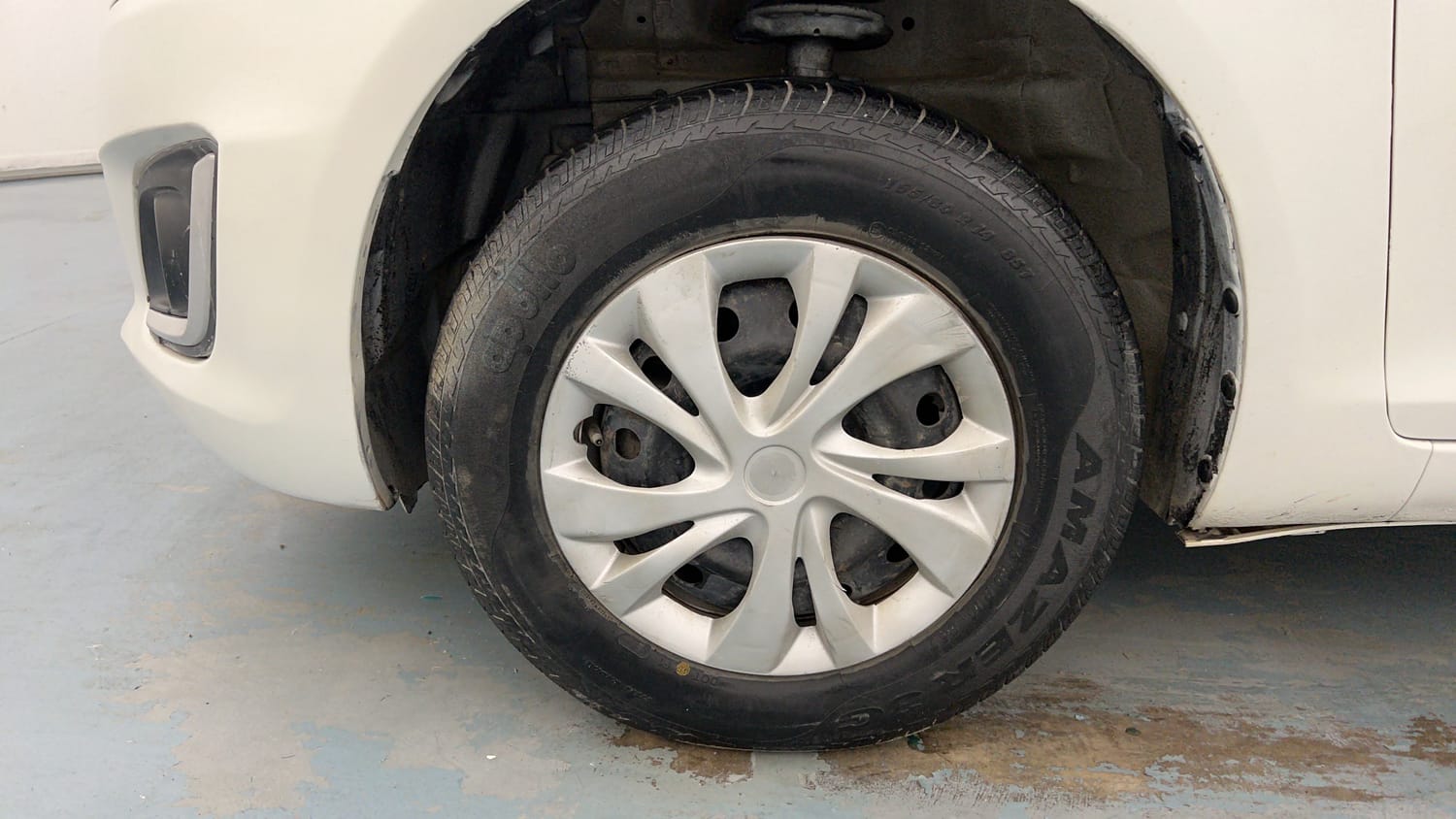 Used 2017 Maruti Suzuki Swift VXI (O) Petrol Manual tyres LEFT FRONT TYRE RIM VIEW