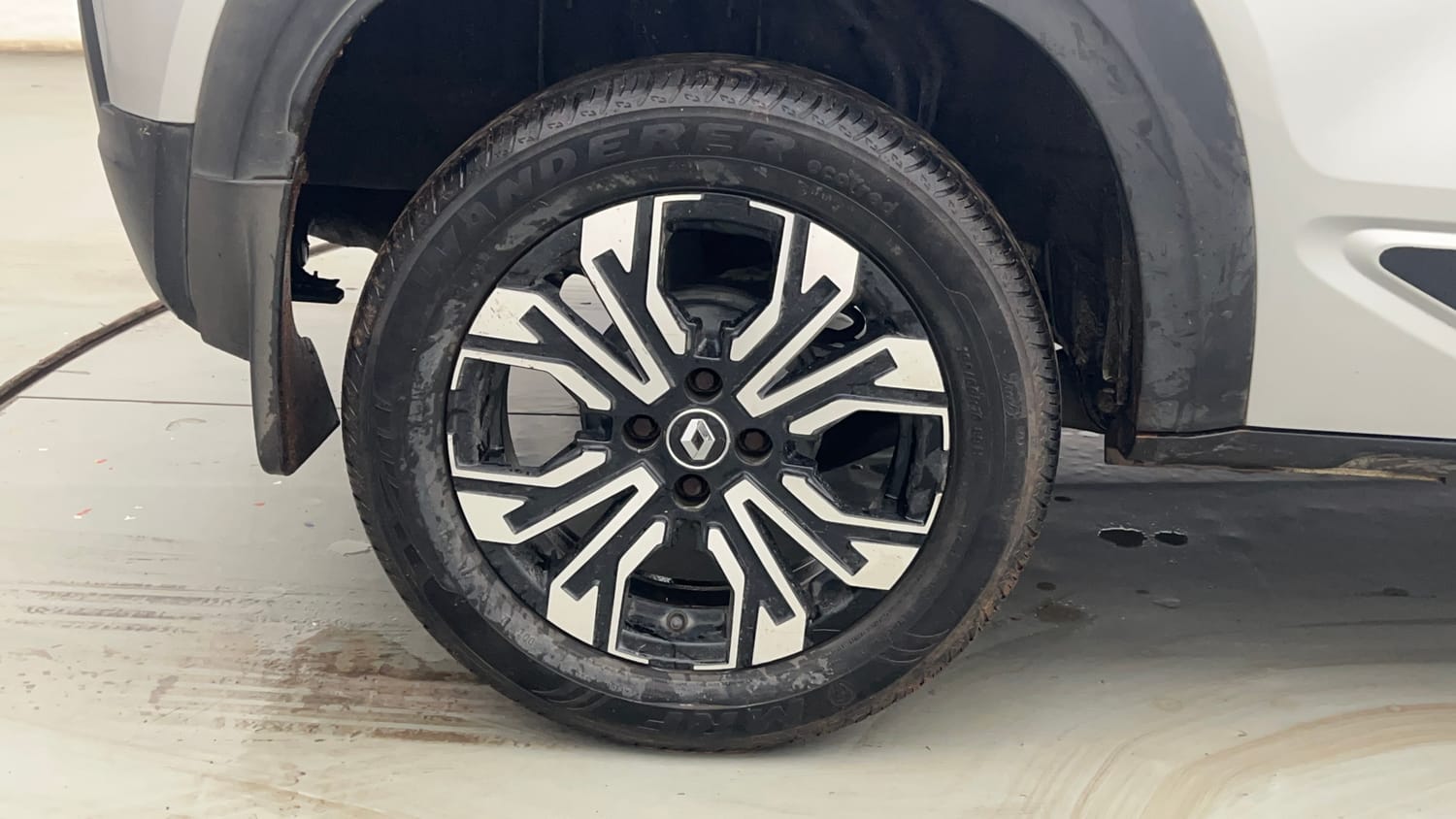 Used 2022 Renault Kiger RXZ AMT Petrol Automatic tyres RIGHT REAR TYRE RIM VIEW