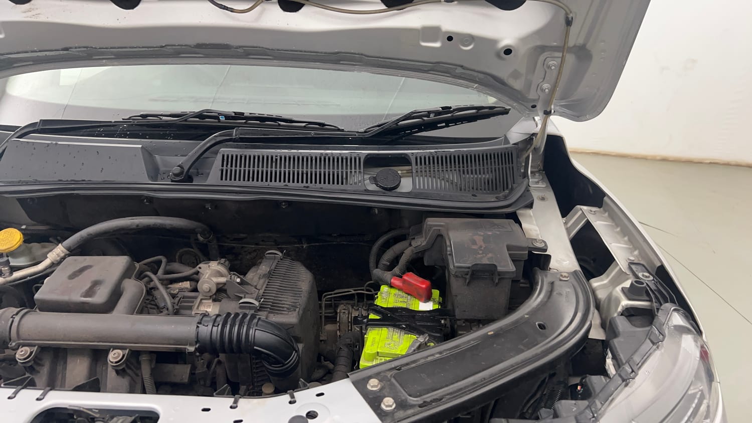 Used 2022 Renault Kiger RXZ AMT Petrol Automatic engine ENGINE RIGHT SIDE HINGE & APRON VIEW