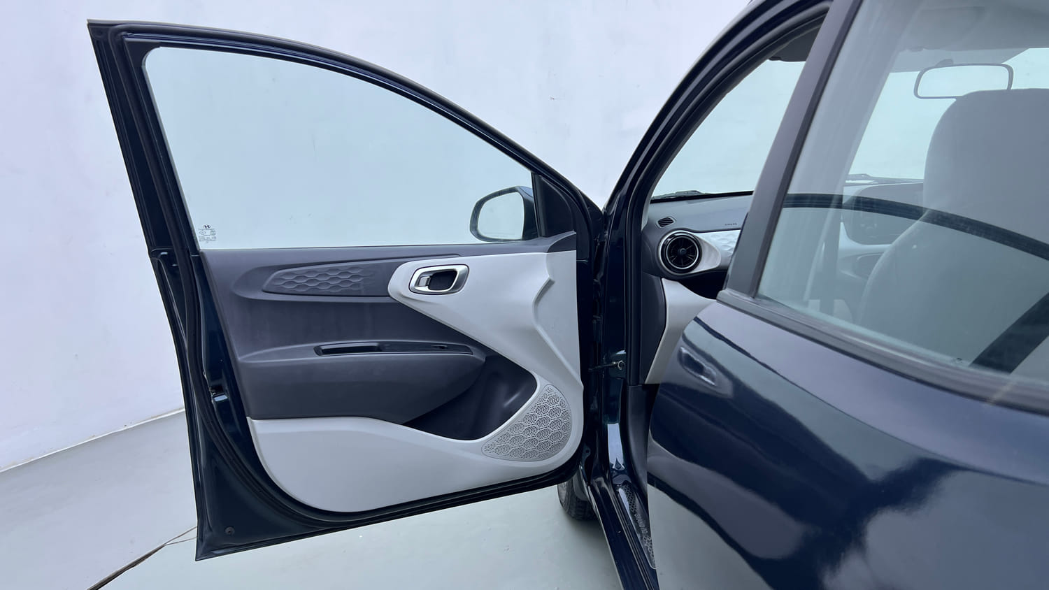 Used 2022 Hyundai Grand i10 Nios Sportz 1.2 Kappa VTVT CNG Cng Manual interior LEFT FRONT DOOR OPEN VIEW