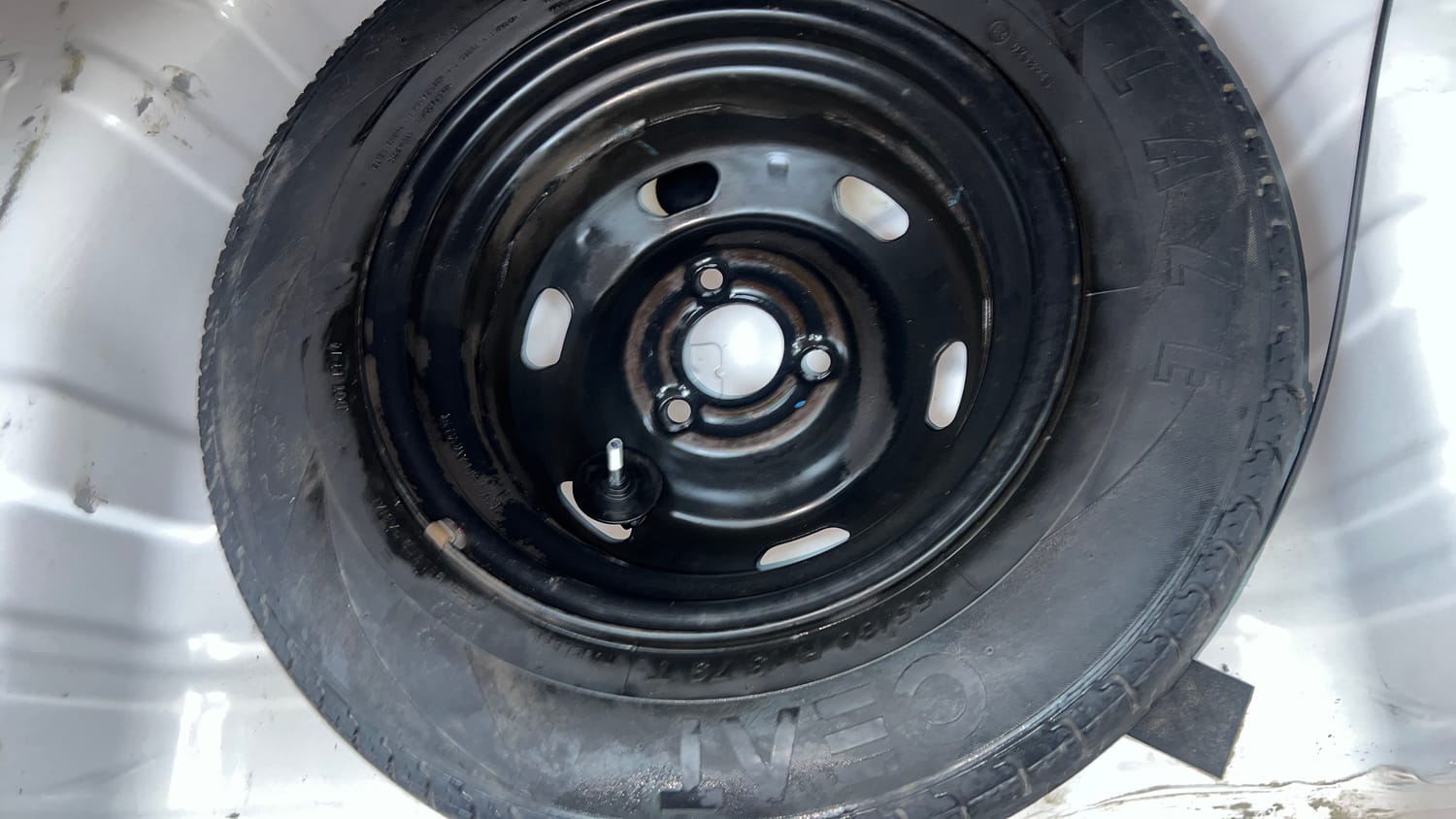 Used 2019 Renault Kwid RXL Petrol Manual tyres SPARE TYRE VIEW