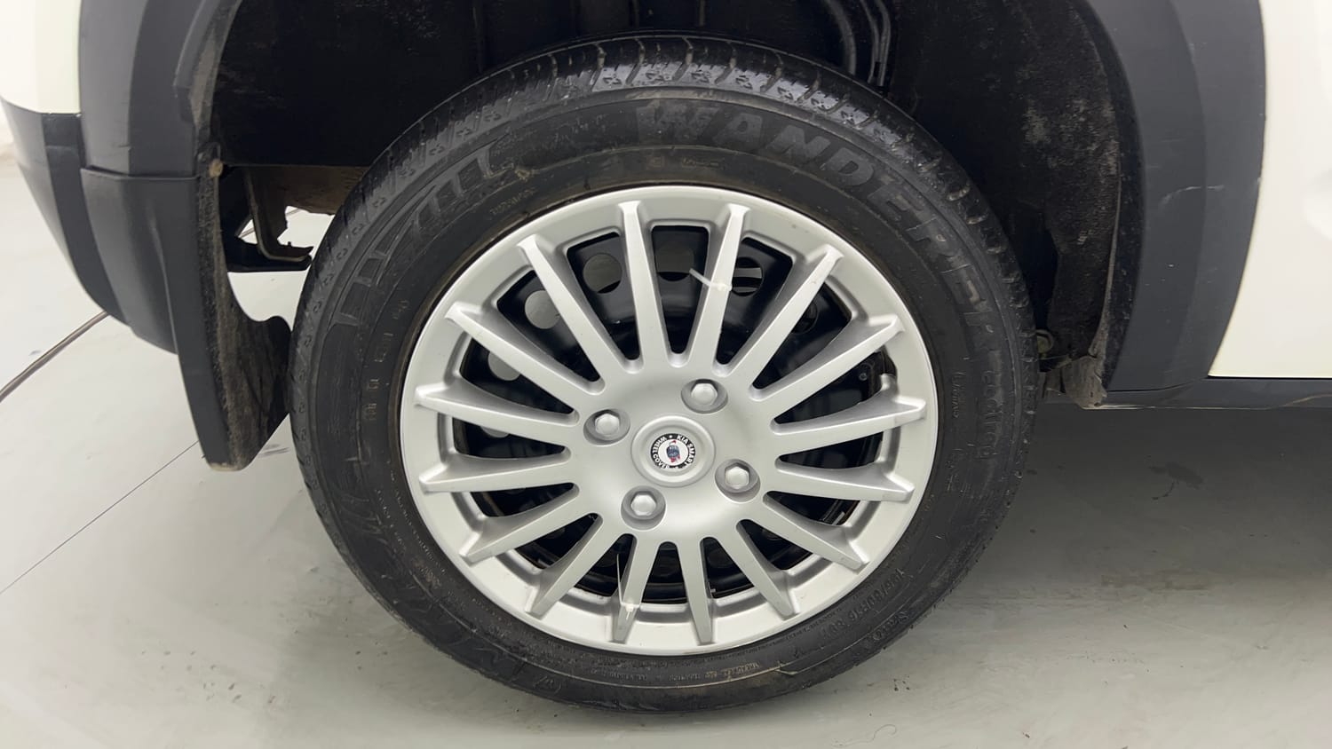 Used 2025 Renault Kiger RXE Petrol Manual tyres RIGHT REAR TYRE RIM VIEW