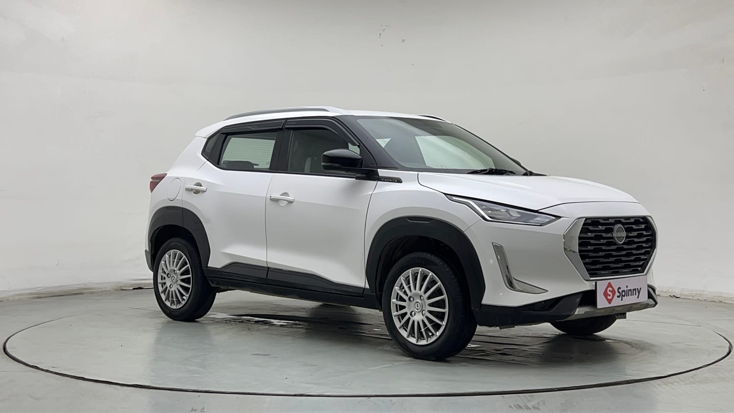 Used 2024 Nissan Magnite XL Petrol Manual exterior RIGHT FRONT CORNER VIEW