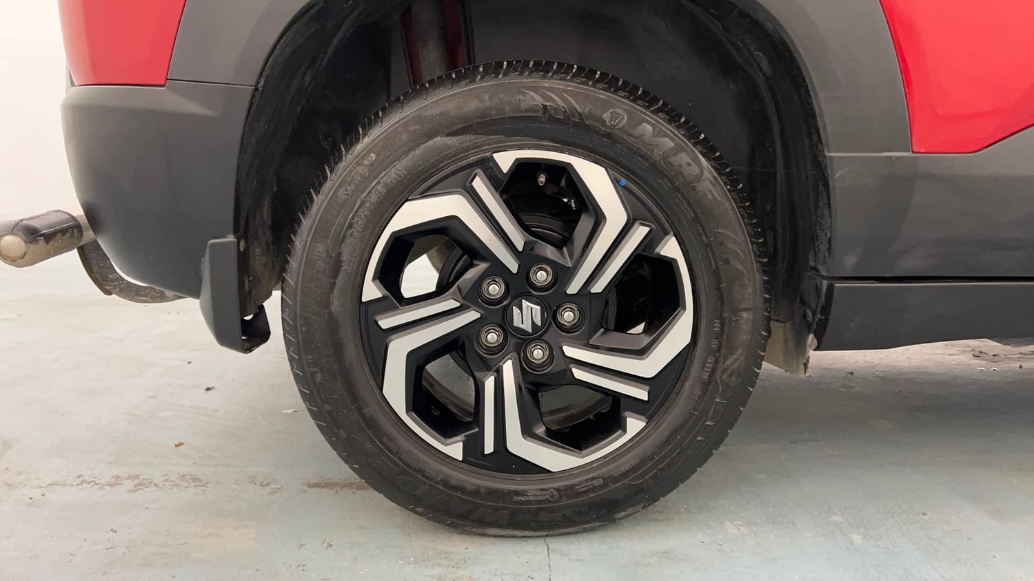 Used 2025 Maruti Suzuki Brezza Zxi Plus AT Dual Tone Petrol Automatic tyres RIGHT REAR TYRE RIM VIEW