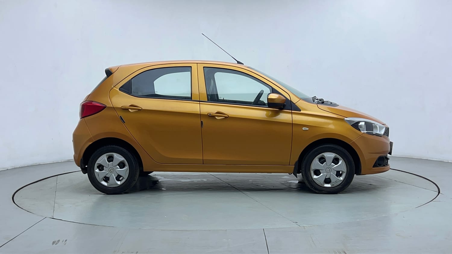 Used 2018 Tata Tiago Revotorq XT Diesel Manual exterior RIGHT SIDE VIEW