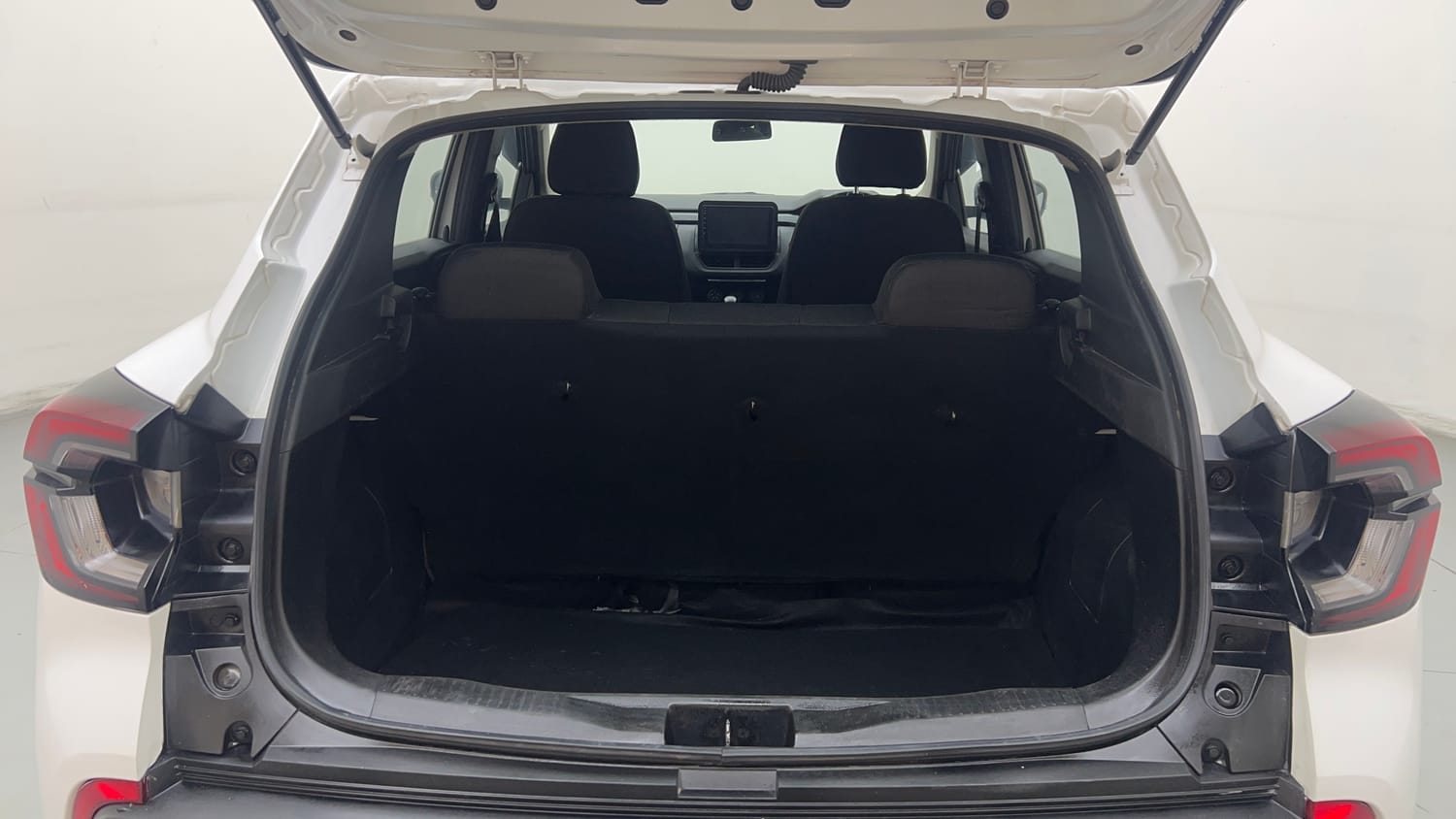 Used 2025 Renault Kiger RXE Petrol Manual interior DICKY INSIDE VIEW