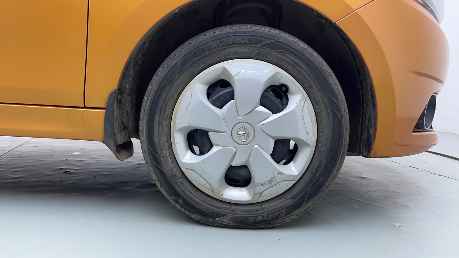 Used 2018 Tata Tiago Revotorq XT Diesel Manual tyres RIGHT FRONT TYRE RIM VIEW