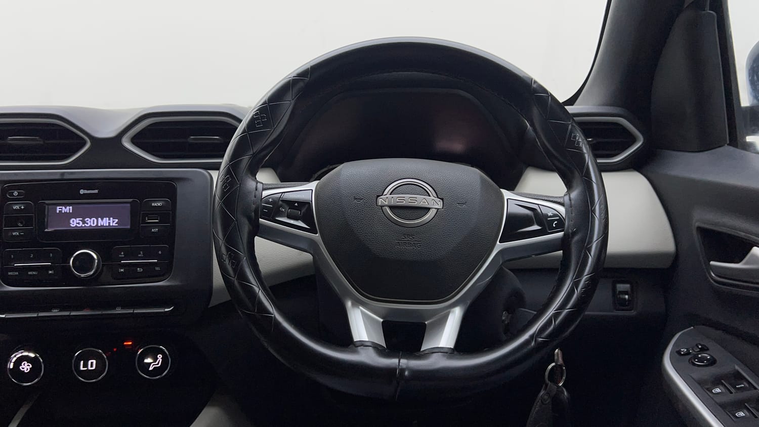 Used 2024 Nissan Magnite XL Petrol Manual interior STEERING VIEW