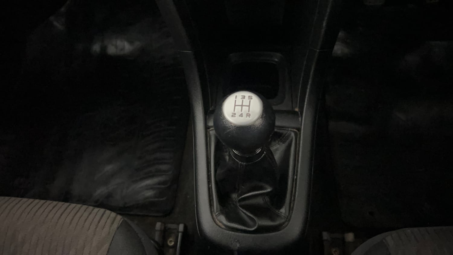 Used 2017 Maruti Suzuki Swift VXI (O) Petrol Manual interior GEAR  KNOB VIEW