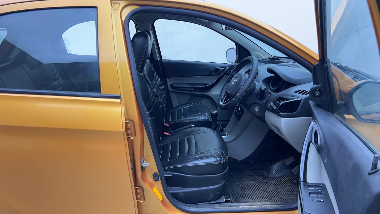 Used 2018 Tata Tiago Revotorq XT Diesel Manual interior RIGHT SIDE FRONT DOOR CABIN VIEW