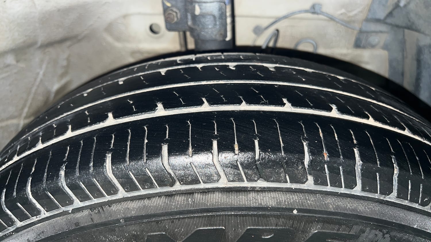 Used 2017 Maruti Suzuki Swift VXI (O) Petrol Manual tyres RIGHT FRONT TYRE TREAD VIEW