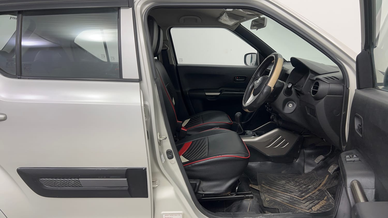 Used 2019 Maruti Suzuki Ignis Sigma 1.2 MT Petrol Manual interior RIGHT SIDE FRONT DOOR CABIN VIEW