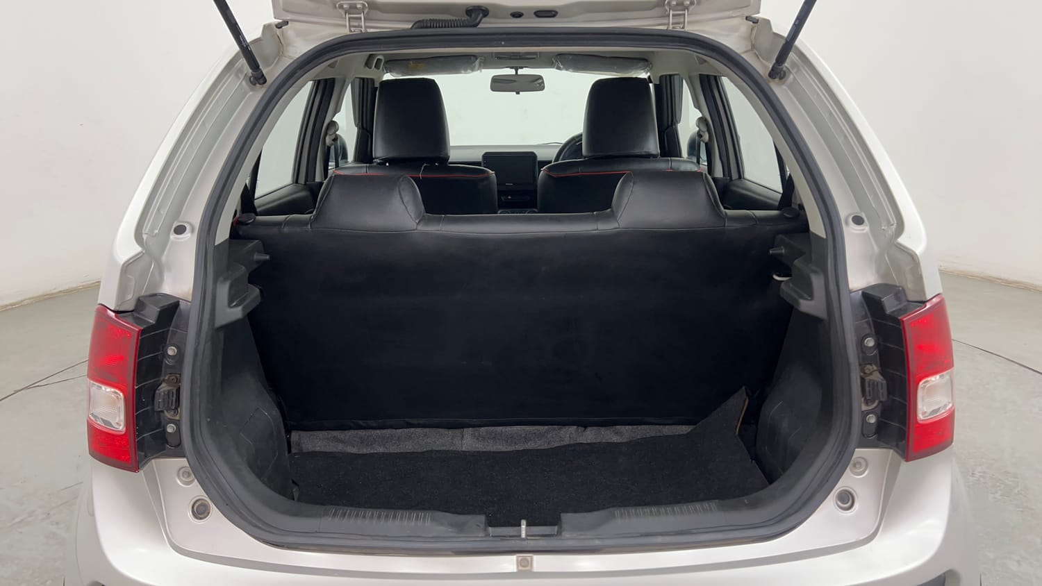 Used 2019 Maruti Suzuki Ignis Sigma 1.2 MT Petrol Manual interior DICKY INSIDE VIEW