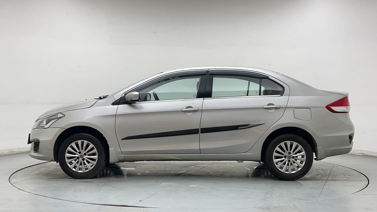 Used 2018 Maruti Suzuki Ciaz Sigma 1.4 MT Petrol Manual exterior LEFT SIDE VIEW
